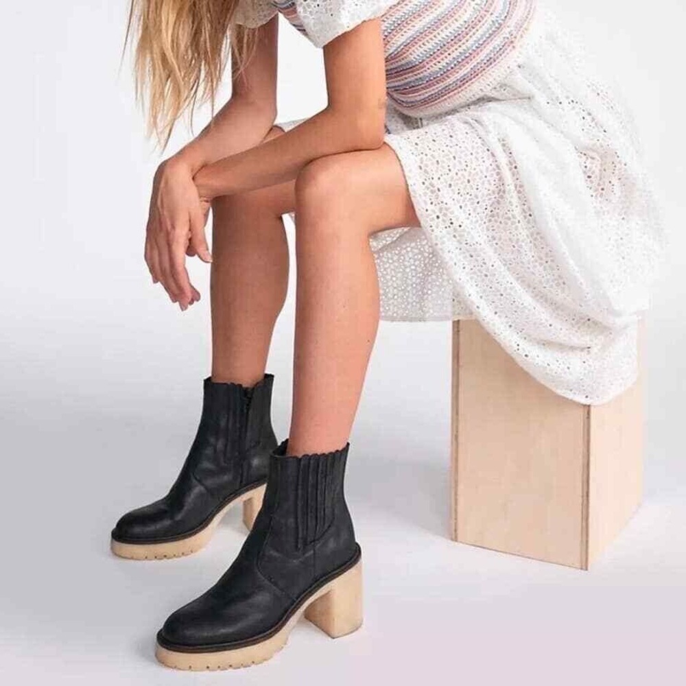 NWOB Free People James Chelsea Boot in Black - Picture 1 of 7